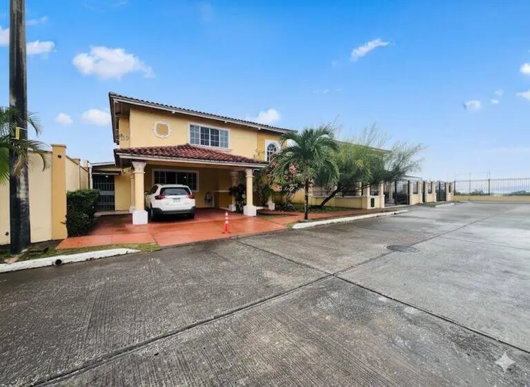 Casa en Venta en José Domingo Espinar Panamá Panamá | $435,000 | MLS# 24098
