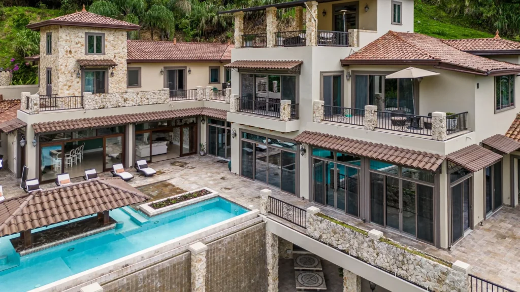 Casa en Venta en Bajo Boquete Chiriqui Panamá | $4,950,000 | MLS# 26107