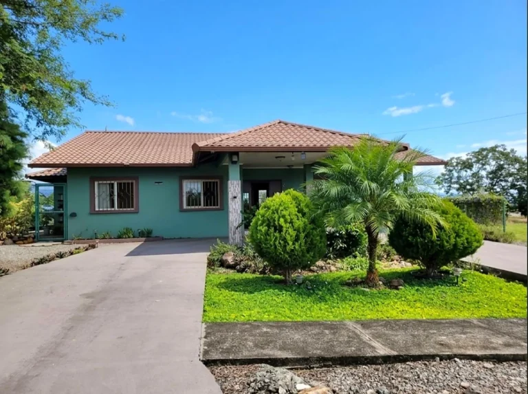 Casa en Alquiler en Alto Boquete Chiriqui Panamá | $2,100 | MLS# 26113